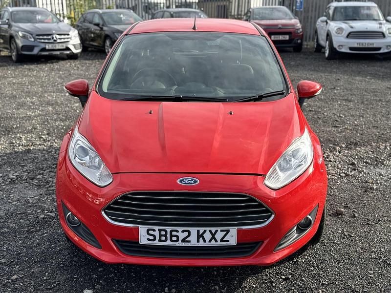 Used Ford Fiesta Zetec 82 HP (60 kW) 2012 Red Hatchback