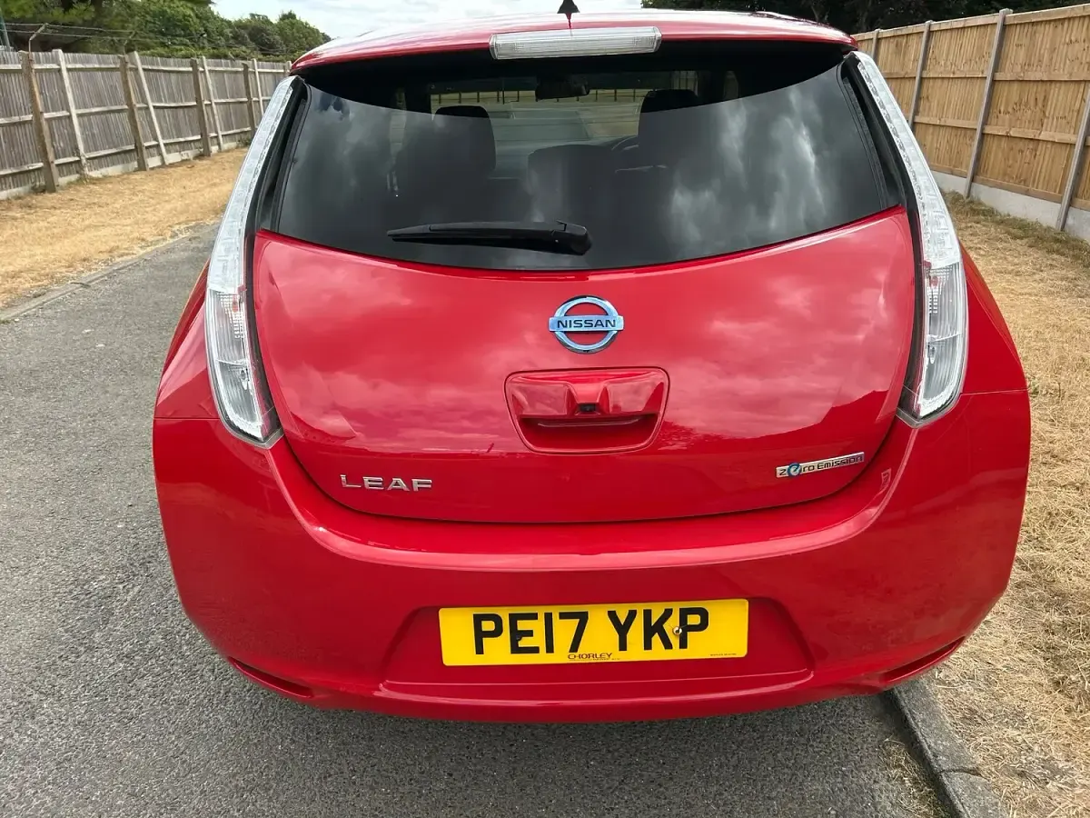 Used Nissan Leaf Tekna 80 kW (109 HP) 2017 Red Hatchback