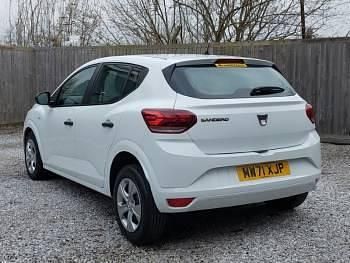 Used Dacia Sandero Essentiel 67 HP (49 kW) 2022 White Hatchback