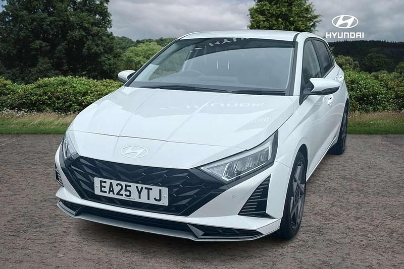 Used Hyundai i20 Premium 99 HP (72 kW) 2025 White Hatchback