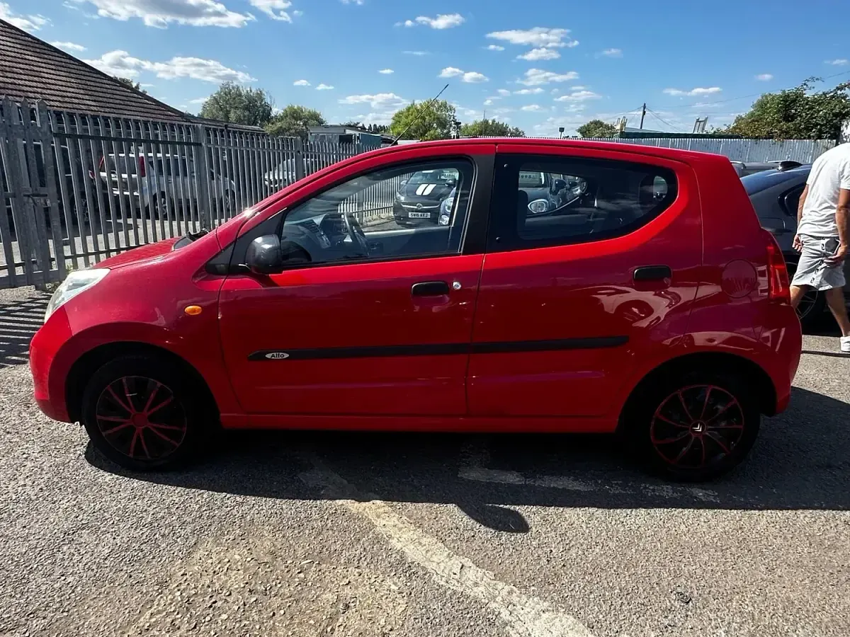 Used Suzuki Alto 68 HP (50 kW) 2011 Red Hatchback