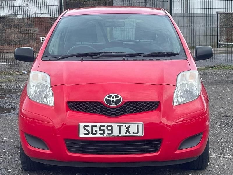 Used Toyota Yaris T2 69 HP (50 kW) 2010 Red Hatchback