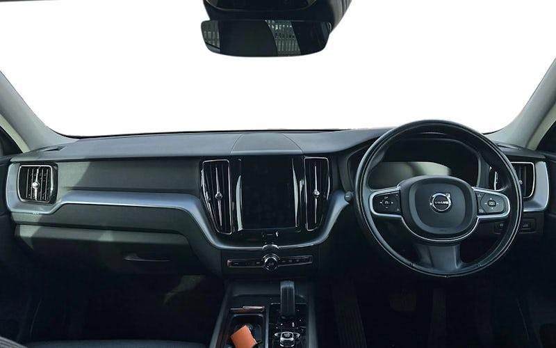 Used Volvo XC60 Momentum 250 HP (183 kW) 2021 Black SUV