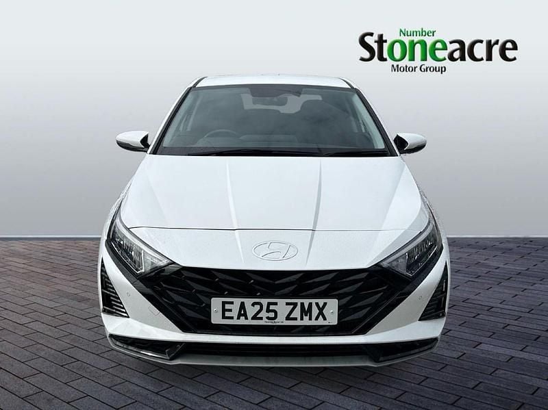 Używany Hyundai i20 Premium 100 KM (73 kW) 2025 Biały Hatchback