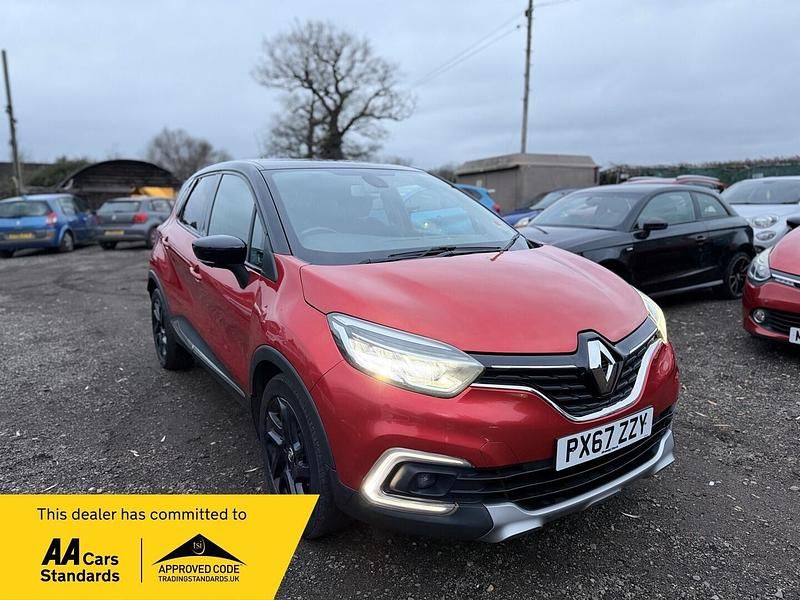 Red/black Used 2017 Renault Captur Dynamique SUV | £7,395 (Fair price) - Image 1/4