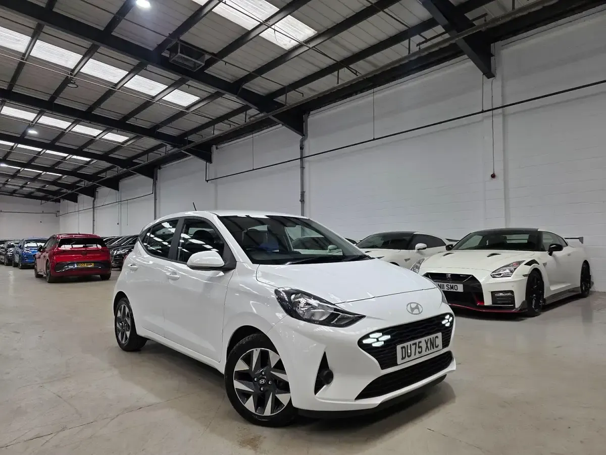 Used Hyundai i10 Advanced 63 HP (46 kW) 2025 White Hatchback