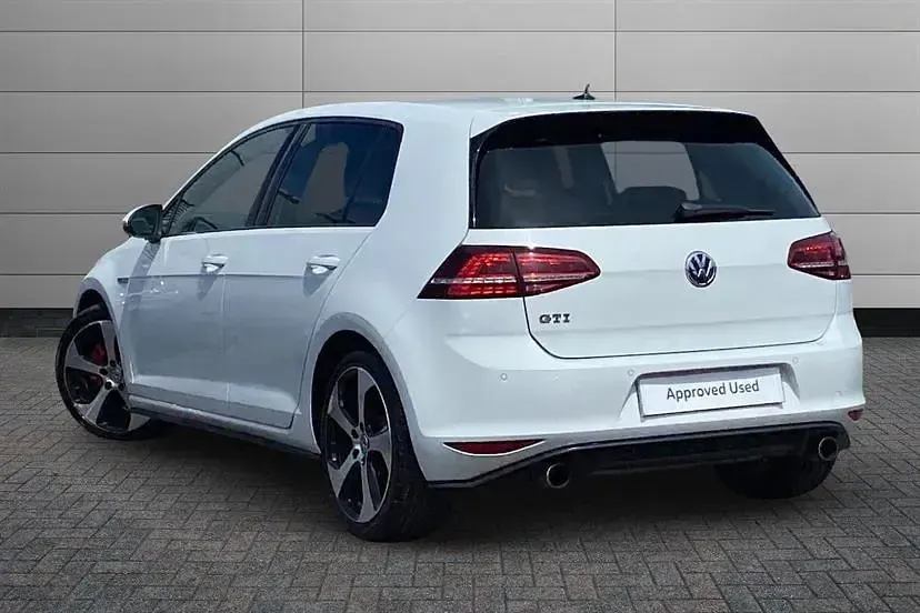 Used VW Golf VII GTI 220 HP (161 kW) 2017 White Hatchback