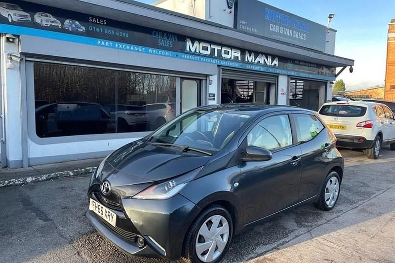 Used Toyota Aygo X-play 68 HP (50 kW) 2017 Silver Hatchback