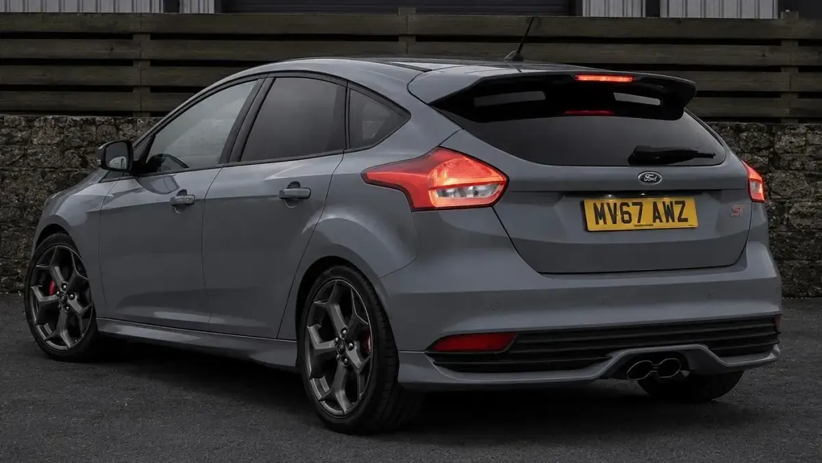 Begagnad Ford Focus ST 2017 Grå Halvkombi