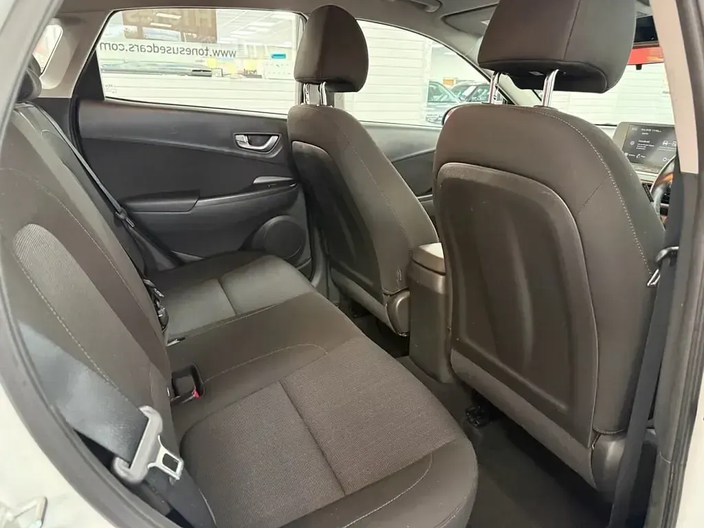 Second-hand Hyundai Kona SE 120 CP (88 kW) 2022 Alb SUV