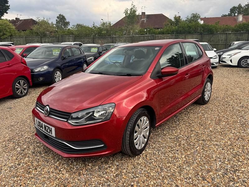Begagnad VW Polo 2014 Röd Halvkombi