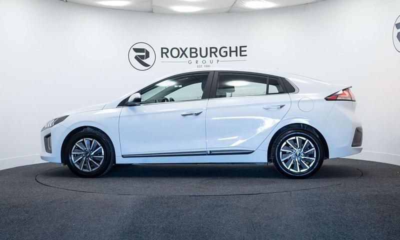 Used Hyundai Ioniq Premium 100 kW (136 HP) 2023 White Hatchback