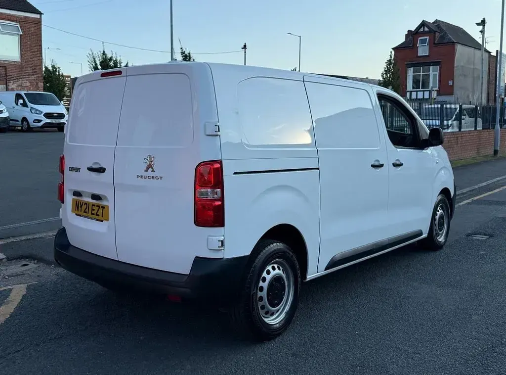 Used Peugeot Expert 120 HP (88 kW) 2021 White Van