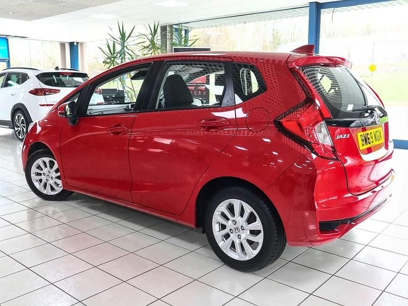 Used Honda Jazz SE 102 HP (75 kW) 2020 Milano red Hatchback