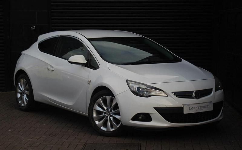 White Used 2012 Vauxhall Astra GTC SRi Coupe | £1,990 (Fair price) - Image 1/4
