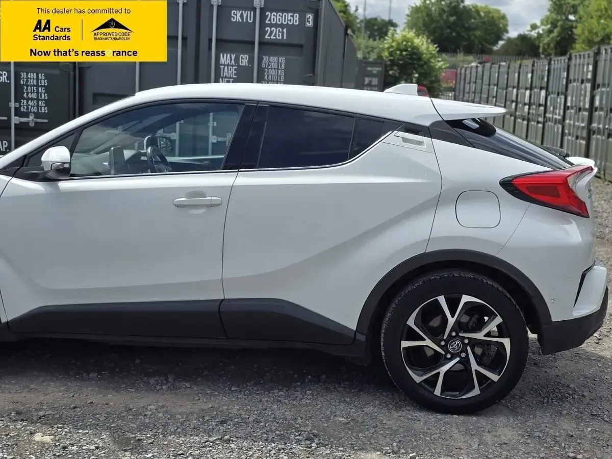 Used Toyota C-HR Design 122 HP (89 kW) 2019 White SUV