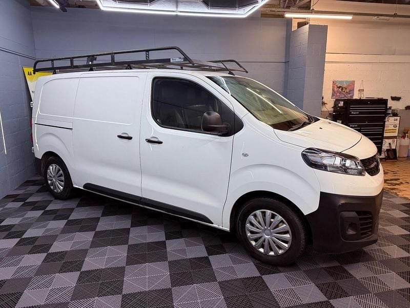 Used Vauxhall Vivaro Edition 100 HP (73 kW) 2019 White MPV