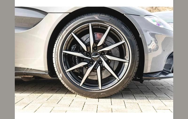 Used Aston Martin Vantage 502 HP (369 kW) 2018 Grey Coupe