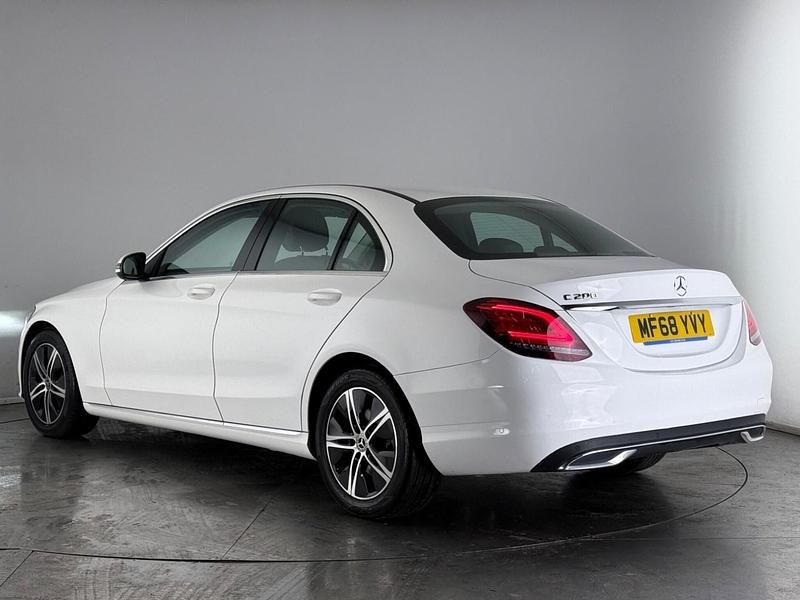 Used Mercedes C200 184 HP (135 kW) 2018 White Sedan