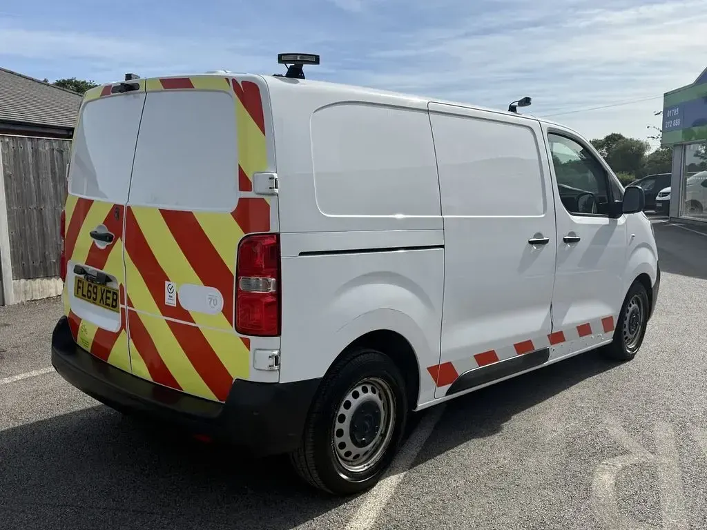 Used Vauxhall Vivaro Edition 100 HP (73 kW) 2019 White MPV