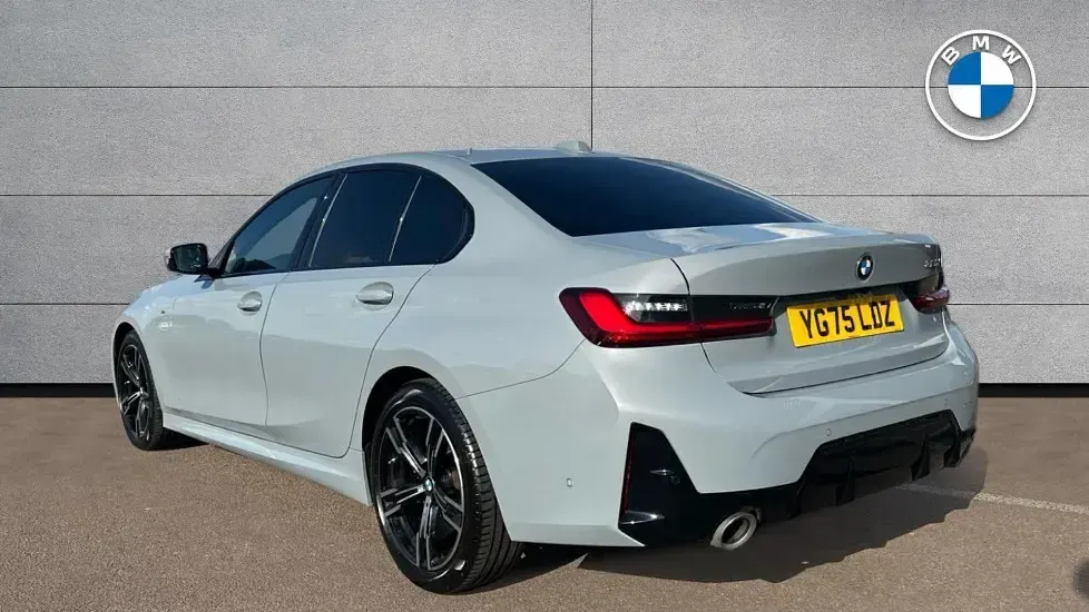 Usado BMW 320 M Sport 181 HP (133 kW) 2025 Cinzento Sedan