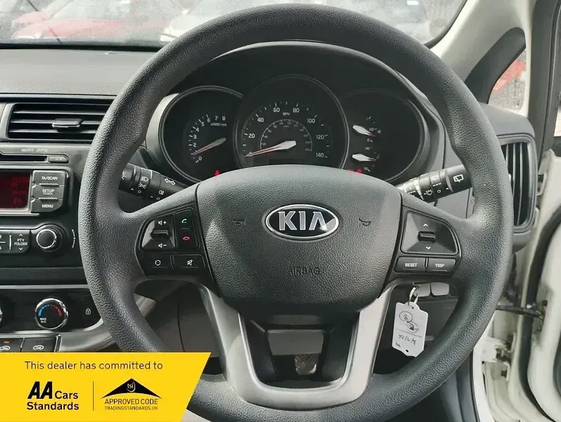 Used Kia Rio Air 84 HP (61 kW) 2013 White Hatchback