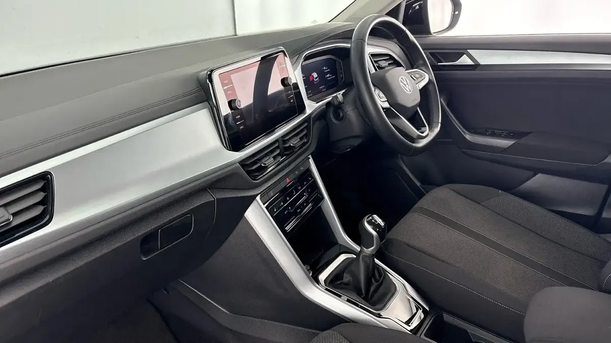 Used VW T-Roc Life 110 HP (80 kW) 2023 Black SUV