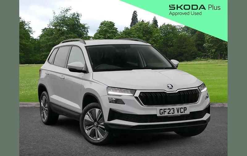 White Used 2023 Skoda Karoq SE Drive SUV | £18,995 (Fair price) - Image 1/3