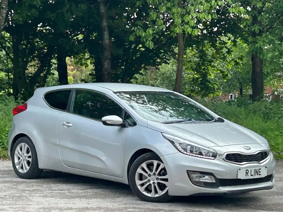 Used Kia ProCeed 2014 Silver Hatchback