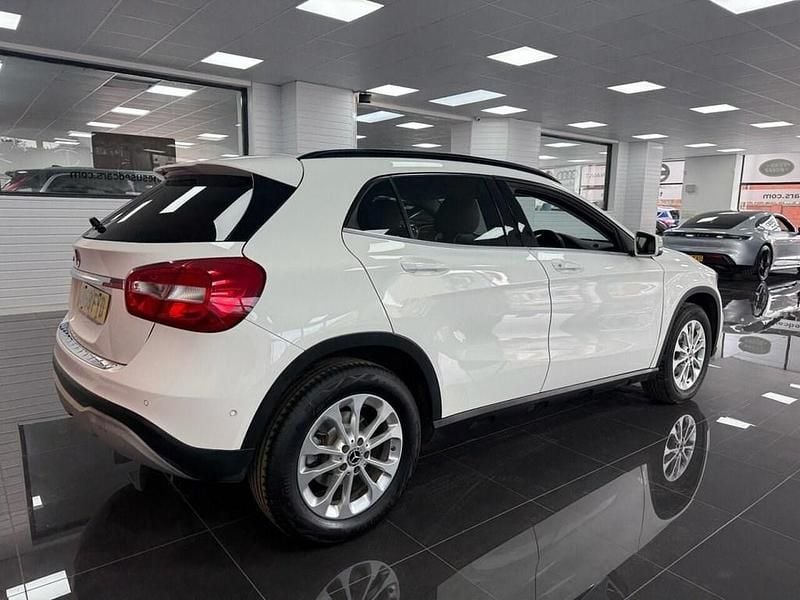 Used Mercedes GLA200 Executive 156 HP (114 kW) 2018 White SUV