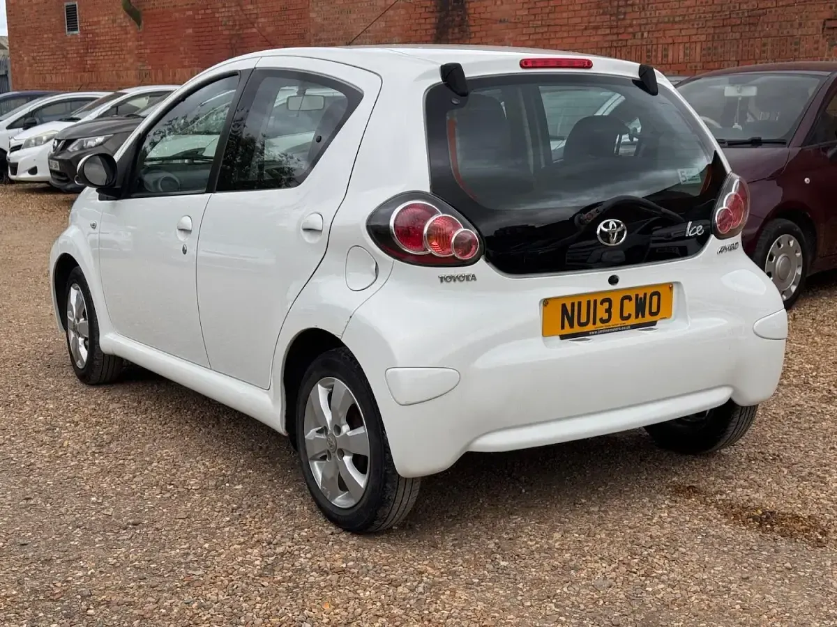 Used Toyota Aygo 68 HP (50 kW) 2013 White Hatchback