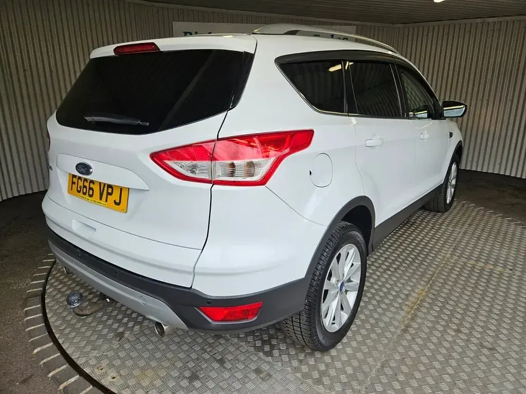 Used Ford Kuga Titanium 180 HP (132 kW) 2016 White SUV