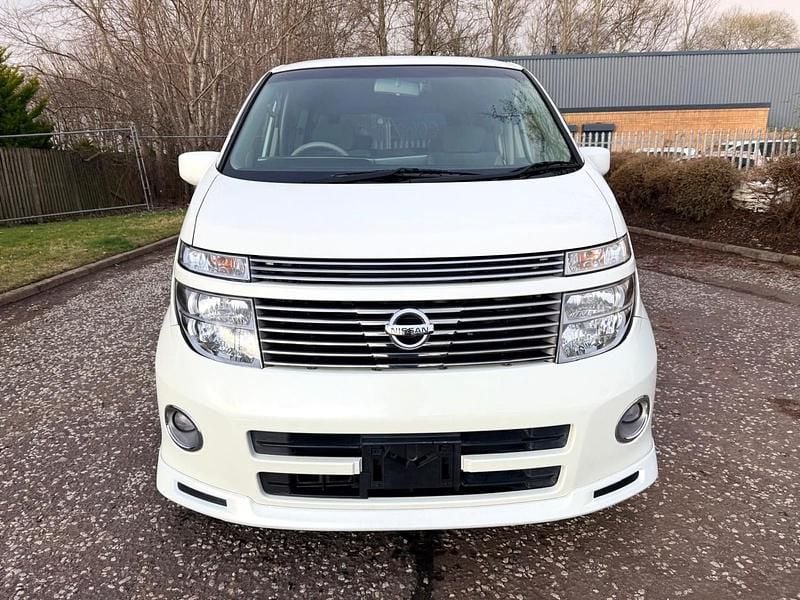Used Nissan Elgrand 2002 Pearl white MPV