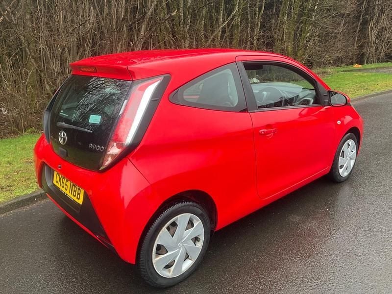 Used Toyota Aygo X-play 68 HP (50 kW) 2015 Red Hatchback