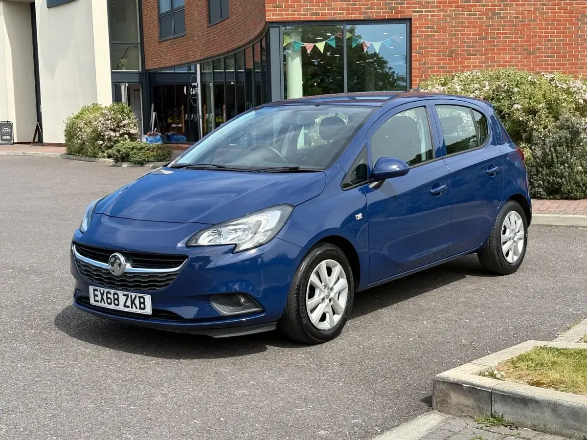 Second-hand Vauxhall Corsa Design Edition 90 CP (66 kW) 2018 Albastru Hatchback