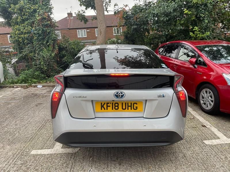 Used Toyota Prius 70 HP (51 kW) 2018 Silver Hatchback
