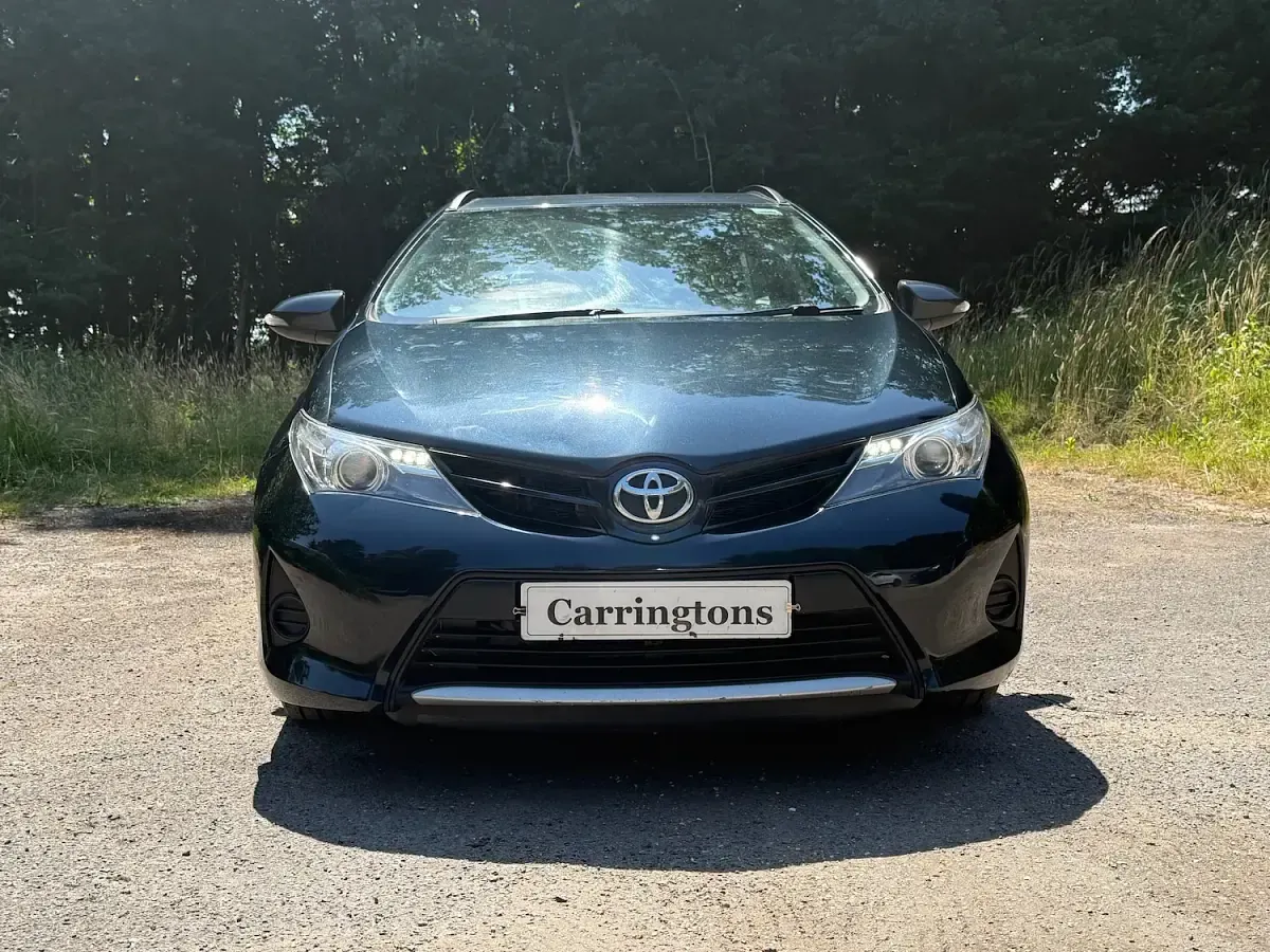 Used Toyota Auris Active 90 HP (66 kW) 2015 Grey Estate