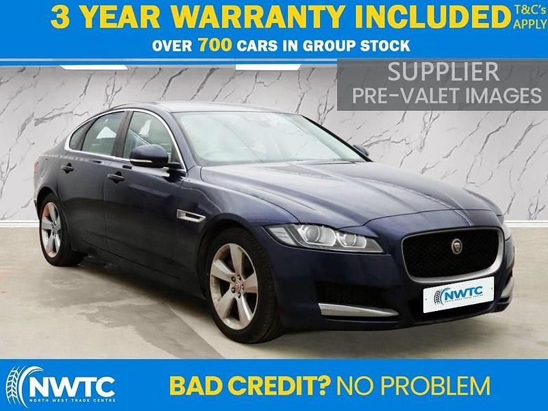 Used Jaguar XF Portfolio 180 HP (132 kW) 2015 Blue Sedan