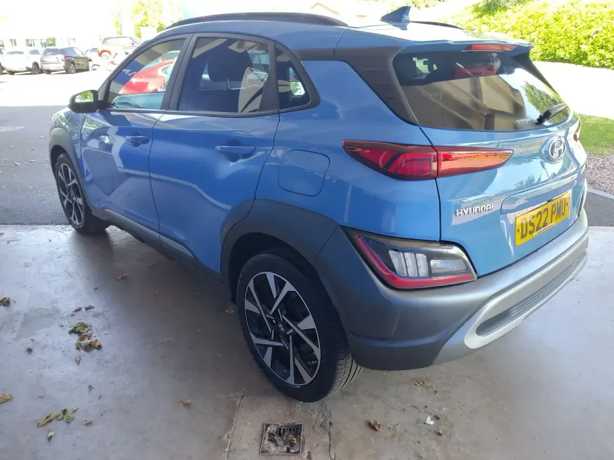 Używany Hyundai Kona Premium 120 KM (88 kW) 2022 Niebieski SUV