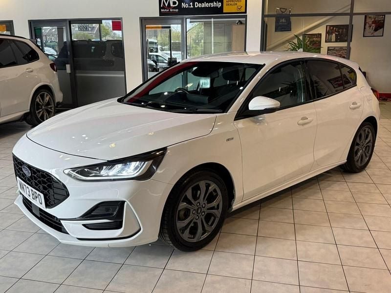 Used Ford Focus ST-Line 125 HP (91 kW) 2023 White Hatchback