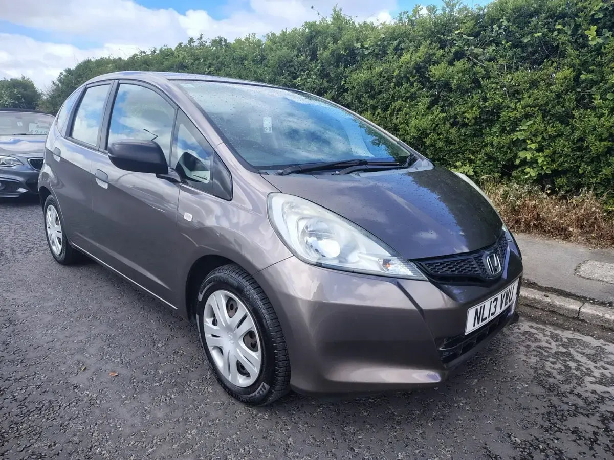 Używany Honda Jazz S 90 KM (66 kW) 2013 Brązowy Hatchback