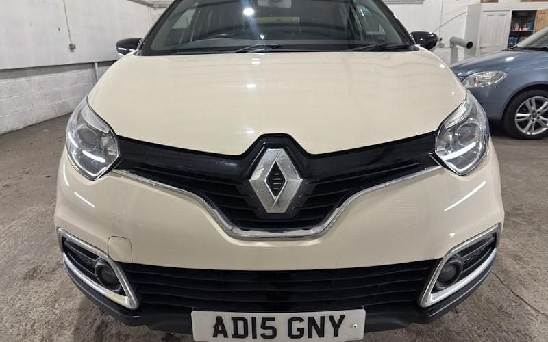 Used Renault Captur Dynamique 90 HP (66 kW) 2015 White SUV