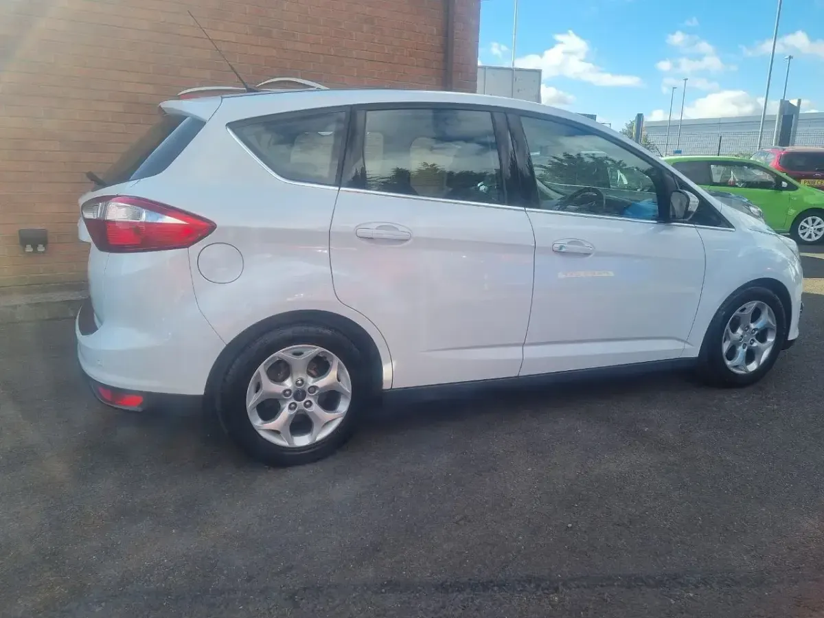 Used Ford C-MAX Zetec 118 HP (86 kW) 2015 White MPV