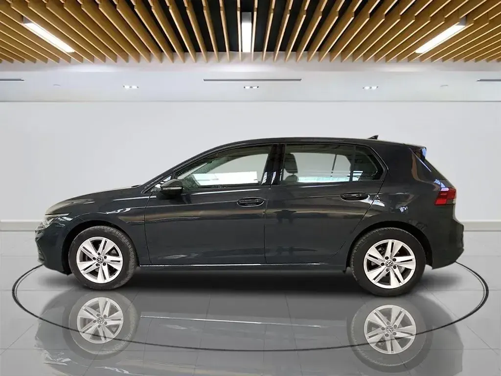 Używany VW Golf VIII S 130 KM (95 kW) 2022 Szary Hatchback