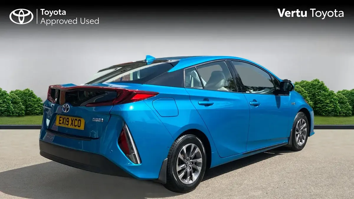 Used Toyota Prius 122 HP (89 kW) 2019 Blue Hatchback