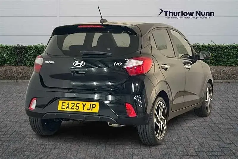 Gebraucht Hyundai i10 Premium 63 PS (46 kW) 2025 Schwarz Kleinwagen