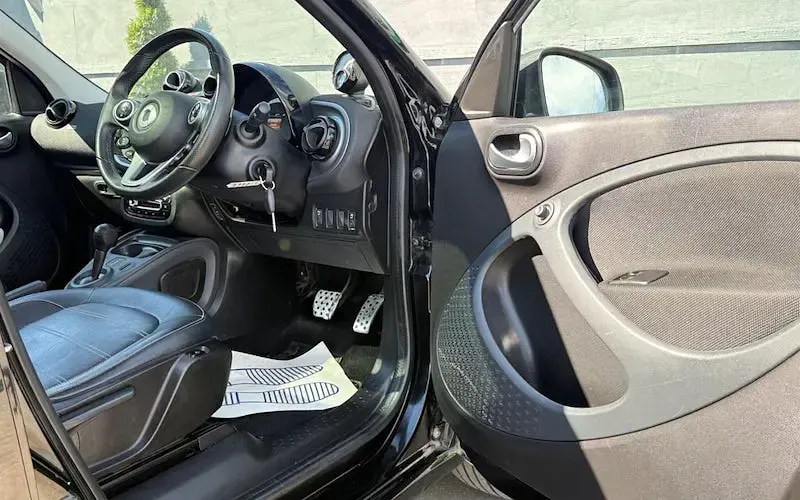 Used Smart ForFour Premium 71 HP (52 kW) 2018 Black Hatchback