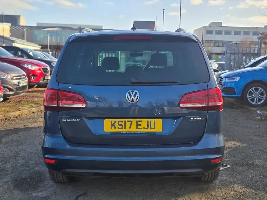 Usado VW Sharan SE 150 HP (110 kW) 2017 Azul Monovolume