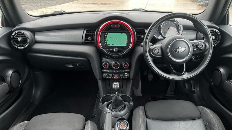 Used Mini Cooper 134 HP (98 kW) 2018 White Hatchback