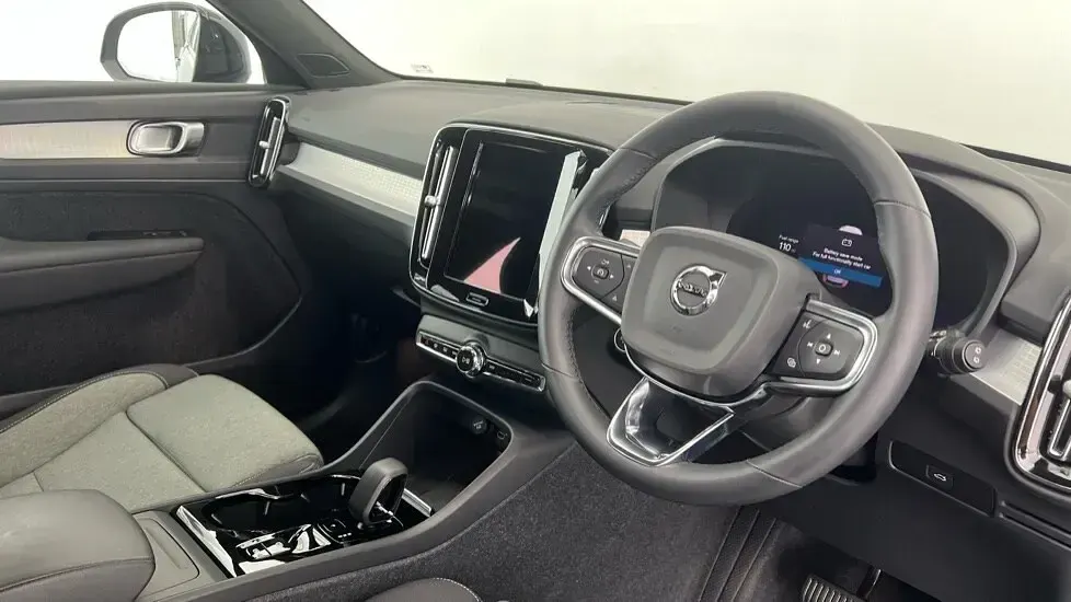 Used Volvo XC40 Plus 161 HP (118 kW) 2023 Blue SUV
